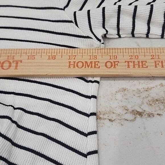 Cha cha vente lightweight 3/4 sleeve top with sheer hem, Medium - Picture 4 of 5